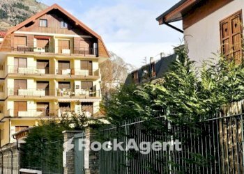 Facciata - Monolocale via Genova, 19, Bardonecchia - foto 2