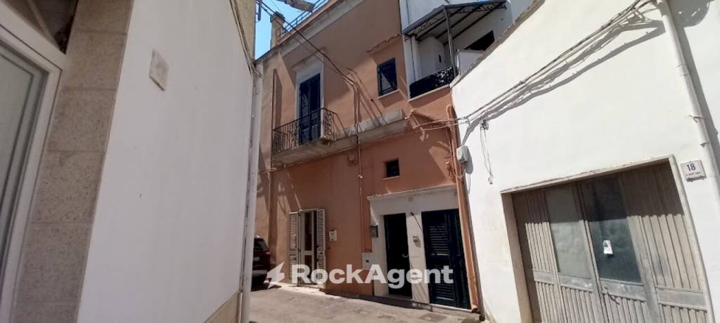 Independent house via Giacosa, 24, Cutrofiano - photo 2