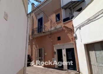 Independent house via Giacosa, 24, Cutrofiano - photo 2