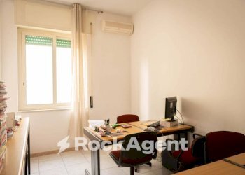 Ufficio - Quadrilocale viale di Augusto, 62, Napoli (zona Fuorigrotta) - foto 11