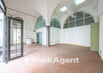 Shop piazzetta Spirito Santo, Pistoia - photo 13