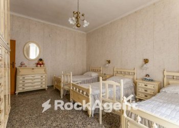 Camera da letto - Quadrilocale via Fabio Filzi, 35, Gravina in Puglia - foto 13