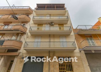 Facciata - Quadrilocale via Fabio Filzi, 35, Gravina in Puglia - foto 26