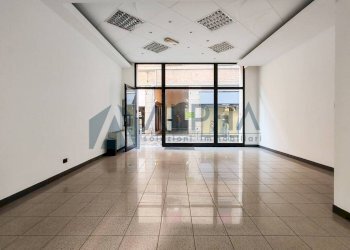 Interno non residenziale - Negozio vicolo Levizzani, 22, Rimini - foto 4