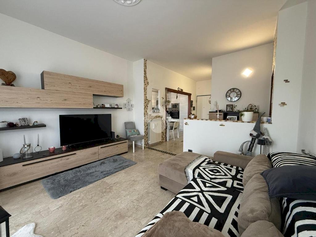 Three-room apartment Via Tornaco, Borgolavezzaro - photo 1