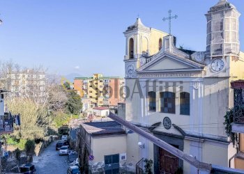 Vista su Chiesa - Bilocale Via Giovanni Pascoli 42, Napoli (zona Posillipo) - foto 1