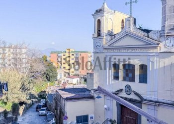 Vista su Chiesa - Bilocale Via Giovanni Pascoli 42, Napoli (zona Posillipo) - foto 7