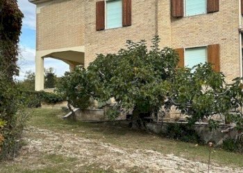 05 DI LEO IMMOBILIARE VENDE VILLINO DI AMPIE METRA - Casa indipendente Carassai - foto 3