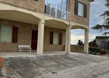 02 DI LEO IMMOBILIARE VENDE VILLINO DI AMPIE METRA - Casa indipendente Carassai - foto 4