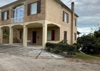 03 DI LEO IMMOBILIARE VENDE VILLINO DI AMPIE METRA - Casa indipendente Carassai - foto 5