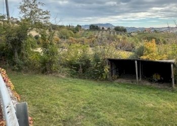 18DILEOIMMOBILIAREVENDECASADICAMPAGNACONTERRENOAGR - Casale Carassai - foto 18