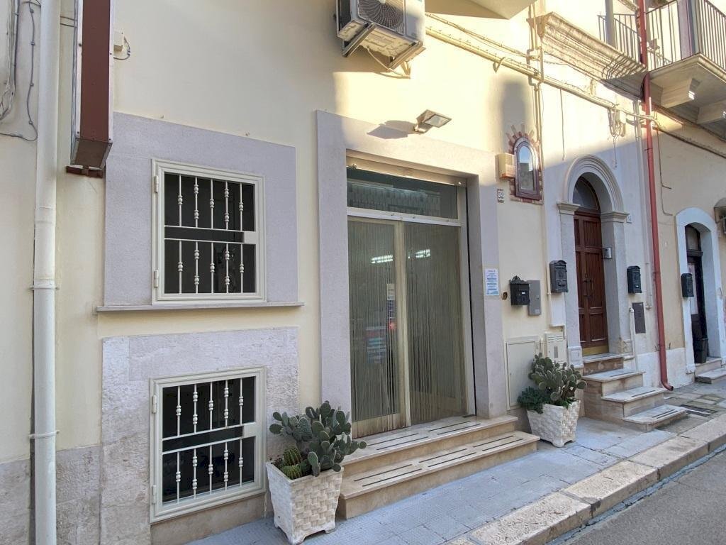 IMG_1486.jpg - Locale Commerciale Via Giardino 52, Adelfia - foto 1