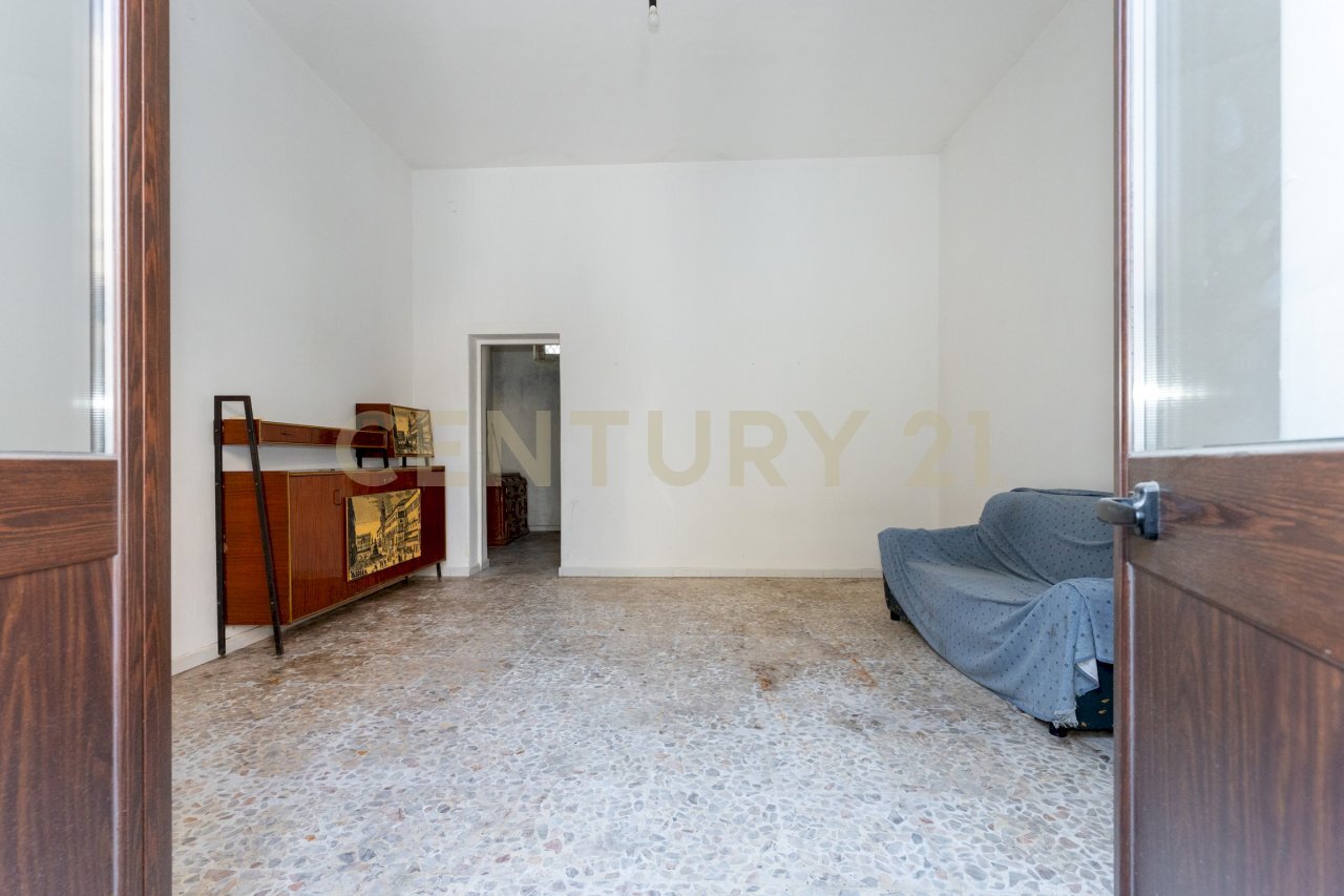 Piazza Garibaldi 3  (5).jpg - Casa indipendente Via Giuseppe Garibaldi 5, Viagrande - foto 1