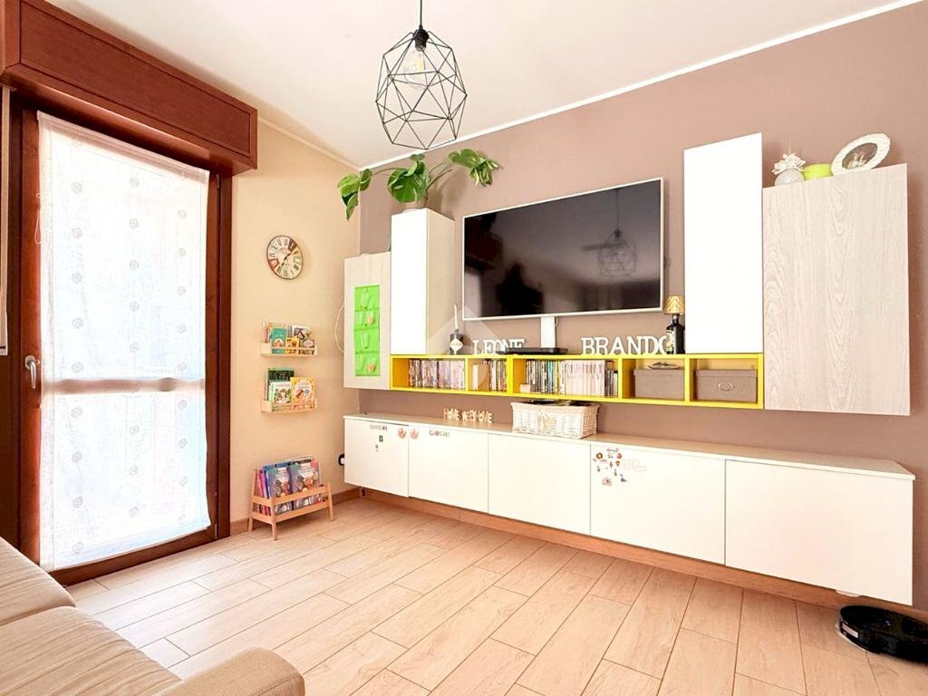 Three-room apartment Via Varese, Bollate - photo 3