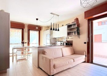 Three-room apartment Via Varese, Bollate - photo 1