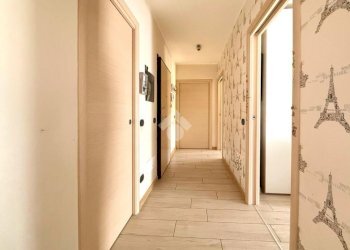 Three-room apartment Via Varese, Bollate - photo 9