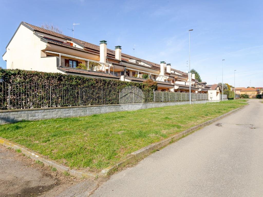Three-room apartment Via Antonio Meucci, Bollate - photo 1