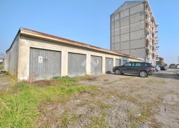 Box Corso Aosta, Livorno Ferraris - foto 1