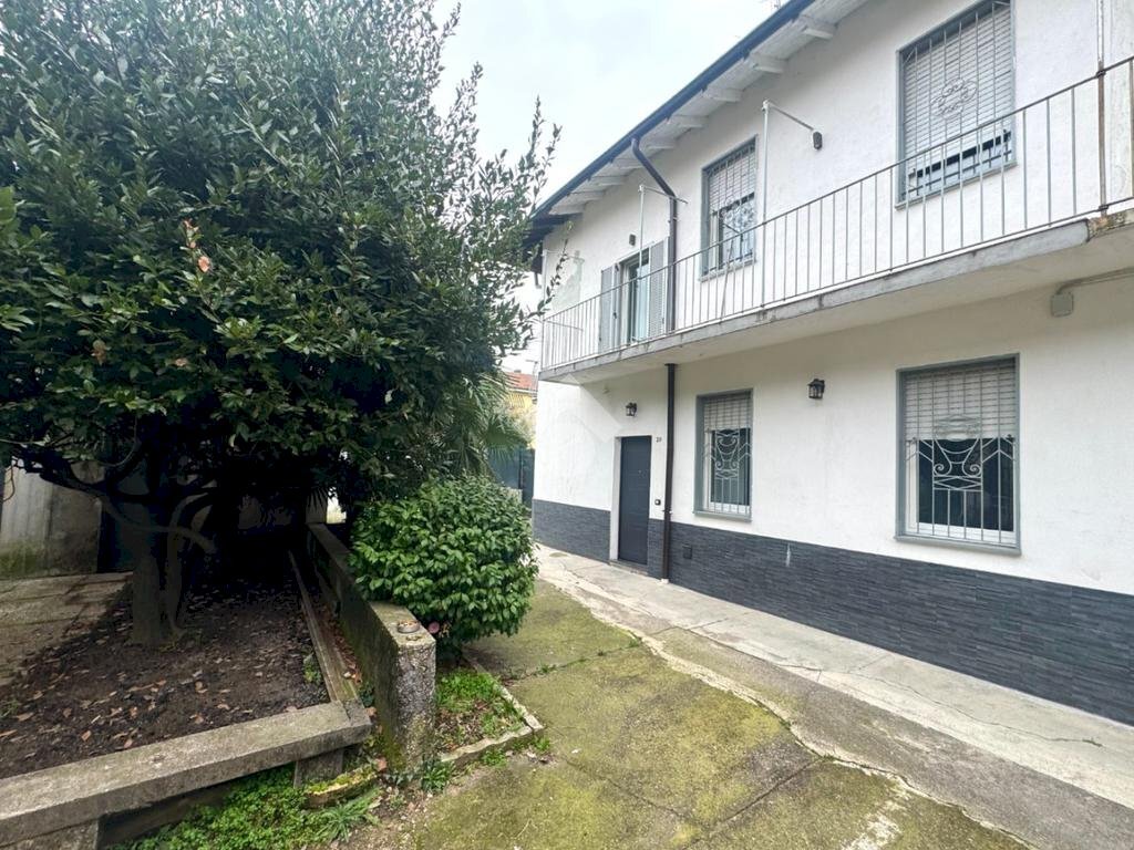 Trilocale Via Giuseppe Mozzoni, Rescaldina - foto 1