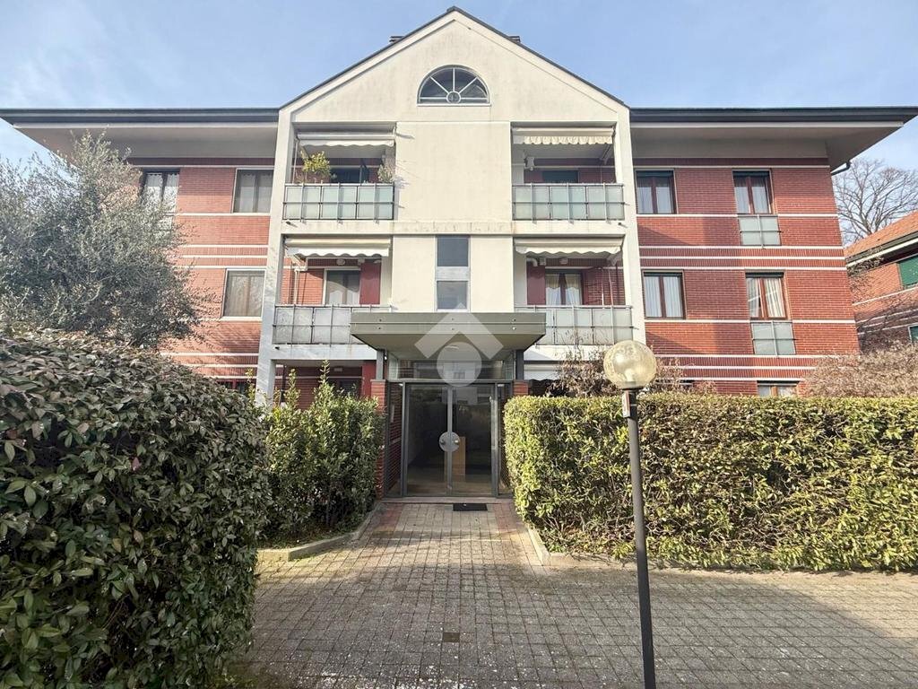 Four-room apartment Via Armellini, Cinisello Balsamo - photo 2