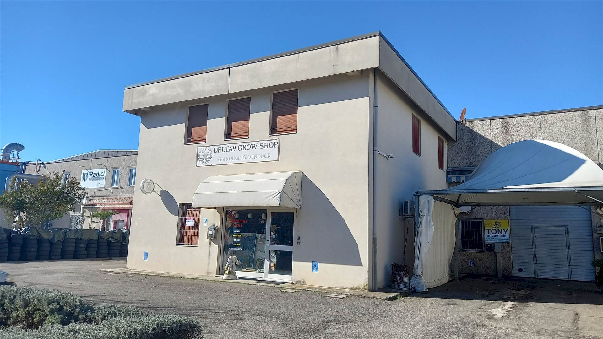 Negozio Via dei Sarti 13B, Castelfranco Emilia - foto 1