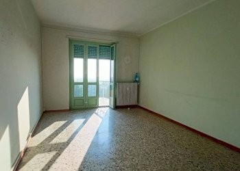 Three-room apartment Cumiana - photo 1