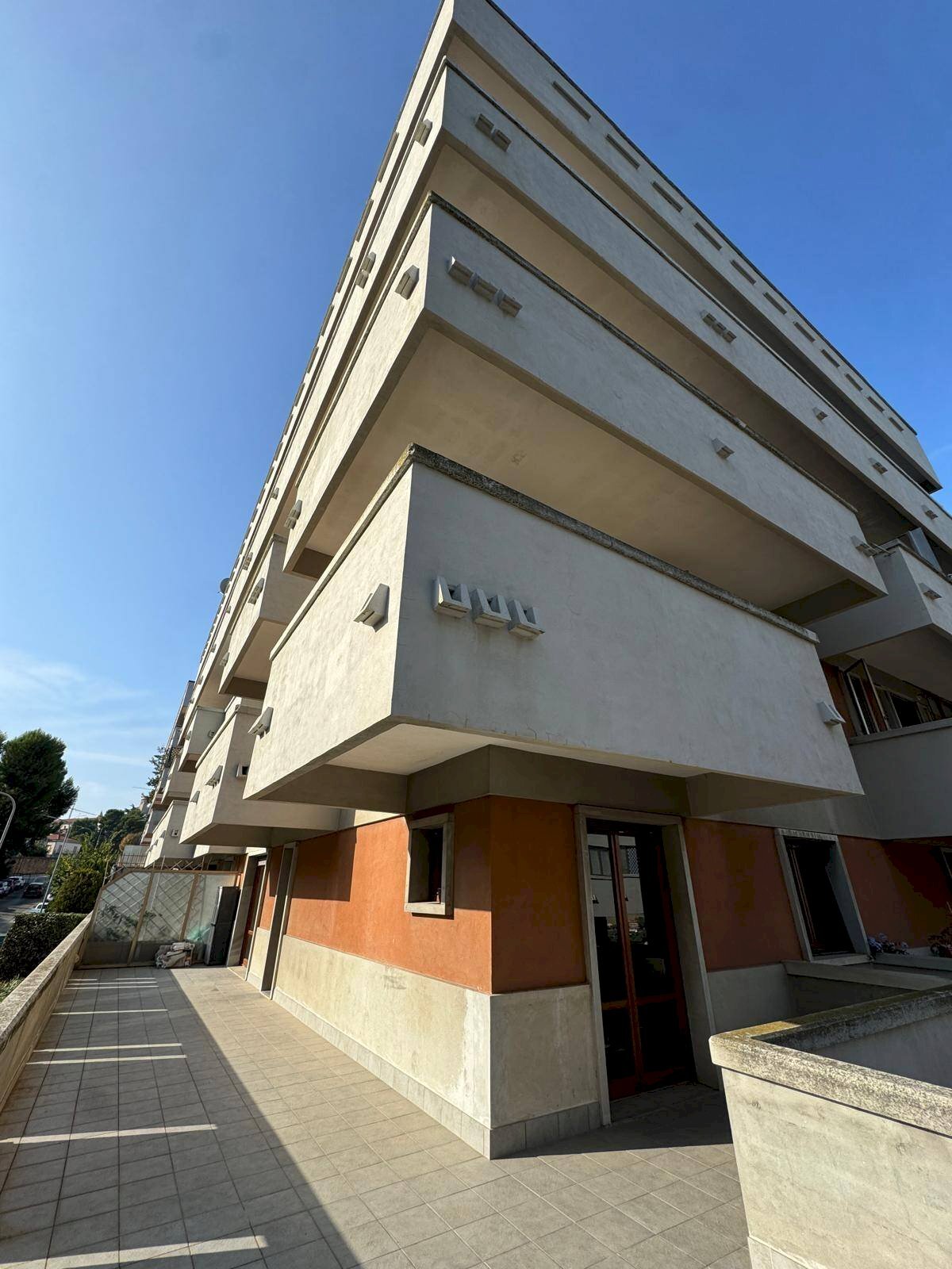 Foto 1 - Locale Commerciale Via Respighi
 
snc, Fermo - foto 1