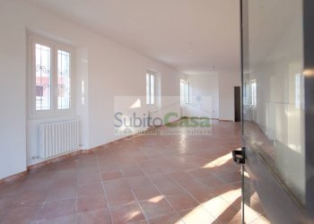 Foto 2 - Commercial Premises Via Dei Vestini
 
114, Chieti - photo 2