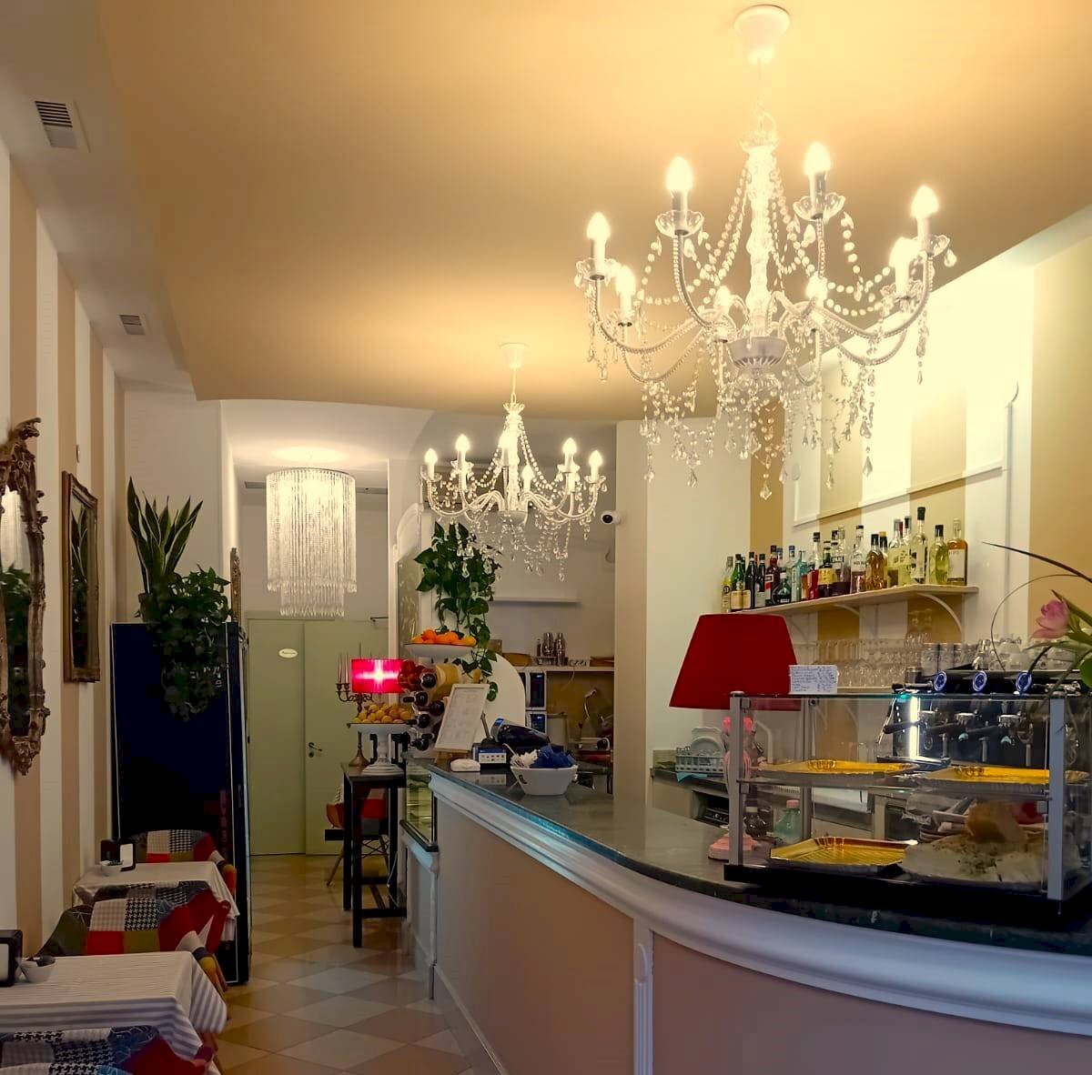 Foto 1 - Bar Tavola Calda - Fredda via avrese
 
5, Legnago - foto 1