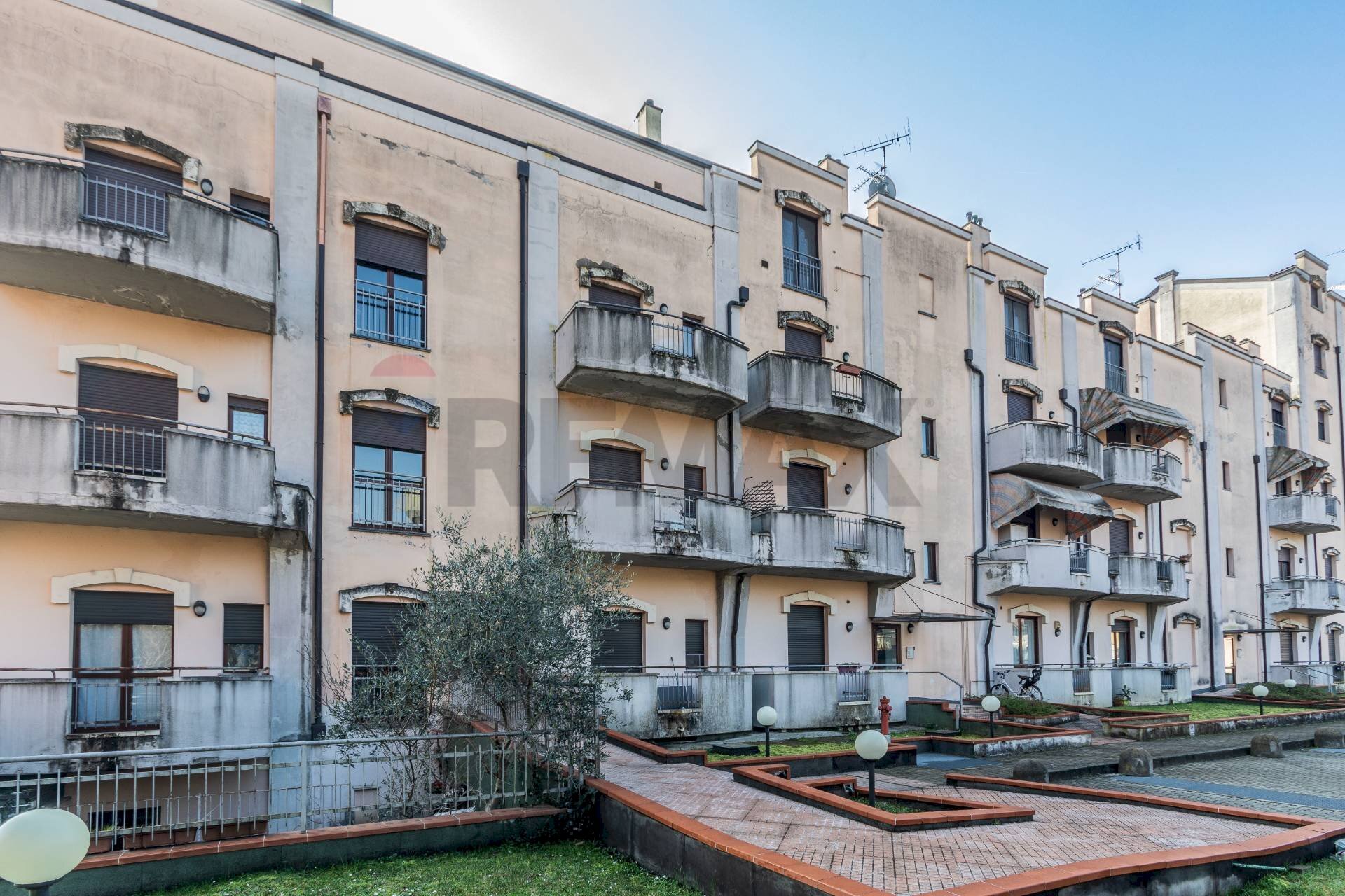 Edificio all\'aperto - Bilocale Via Luigi Pomini
 
31, Castellanza - foto 1