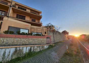 Edificio all\'aperto - Three-room apartment Via del Giubileo Magno
 
15, Cefalù - photo 3