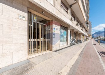 Edificio all\'aperto - Office Via Francesco Crispi
 
133, Palermo - photo 3