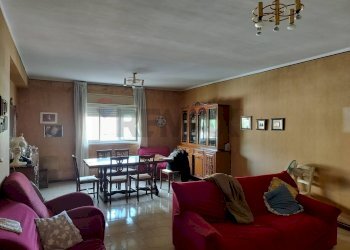 Sala da pranzo - Appartamento VIA CAIROLI
 
23, Catania - foto 4