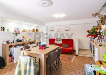 Sala da pranzo - Casa indipendente Via San Nicolò
 
13, Aci Catena - foto 4