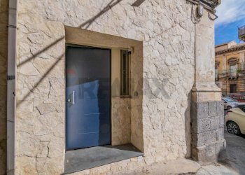 Edificio all\'aperto - Quadrilocale via garibaldi
 
344, Catania - foto 2