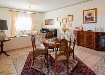 Sala da pranzo - Villa Via Papa Giovanni XXIII
 
117, Trecastagni - foto 8