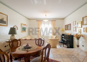 Sala da pranzo - Villa Via Papa Giovanni XXIII
 
117, Trecastagni - foto 12