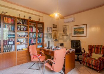 Ufficio - Villa Via Papa Giovanni XXIII
 
117, Trecastagni - foto 15