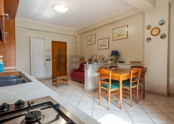 Sala da pranzo - Villa Via Papa Giovanni XXIII
 
117, Trecastagni - foto 20