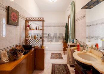 Bagno - Villa Via Papa Giovanni XXIII
 
117, Trecastagni - foto 26