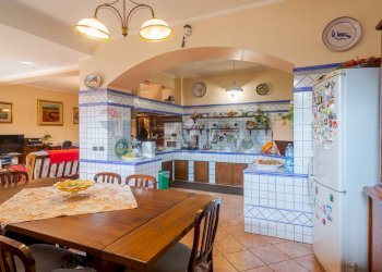 Sala da pranzo - Villa Via Papa Giovanni XXIII
 
117, Trecastagni - foto 41