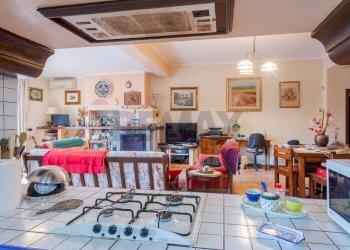 Sala da pranzo - Villa Via Papa Giovanni XXIII
 
117, Trecastagni - foto 43