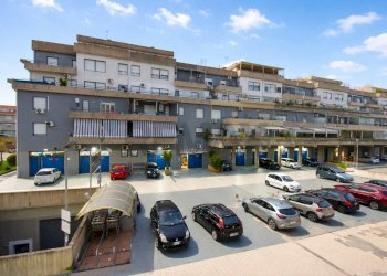 Edificio all\'aperto - Quadrilocale Viale Mario Rapisardi
 
727, Catania - foto 15