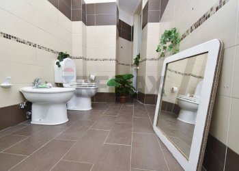 Bagno - Quadrilocale Viale Mario Rapisardi
 
727, Catania - foto 24