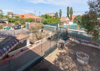 Edificio all\'aperto - Casa semi indipendente via Acero
 
26, Catania - foto 23