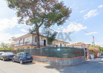 Casa all\'aperto - Casa semi indipendente via Acero
 
26, Catania - foto 33