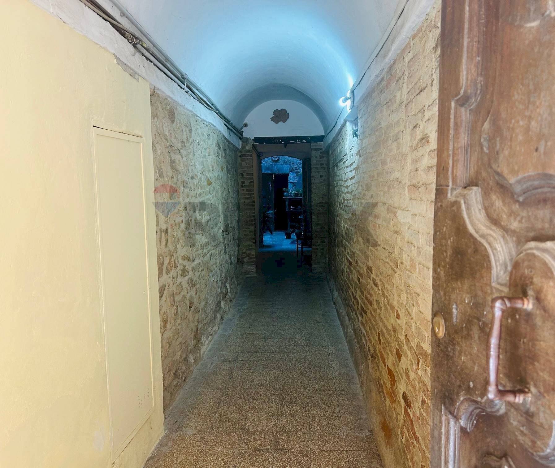 Hall / corridoio - Four-room apartment Via Vittorio Emanuele II
 
5, Marsciano - photo 2