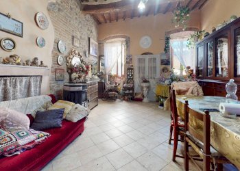 Sala da pranzo - Quadrilocale Via Vittorio Emanuele II
 
5, Marsciano - foto 5