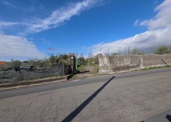 Edificio all\'aperto - Terreno agricolo via Cristoforo Colombo
32, San Pietro Clarenza - foto 14