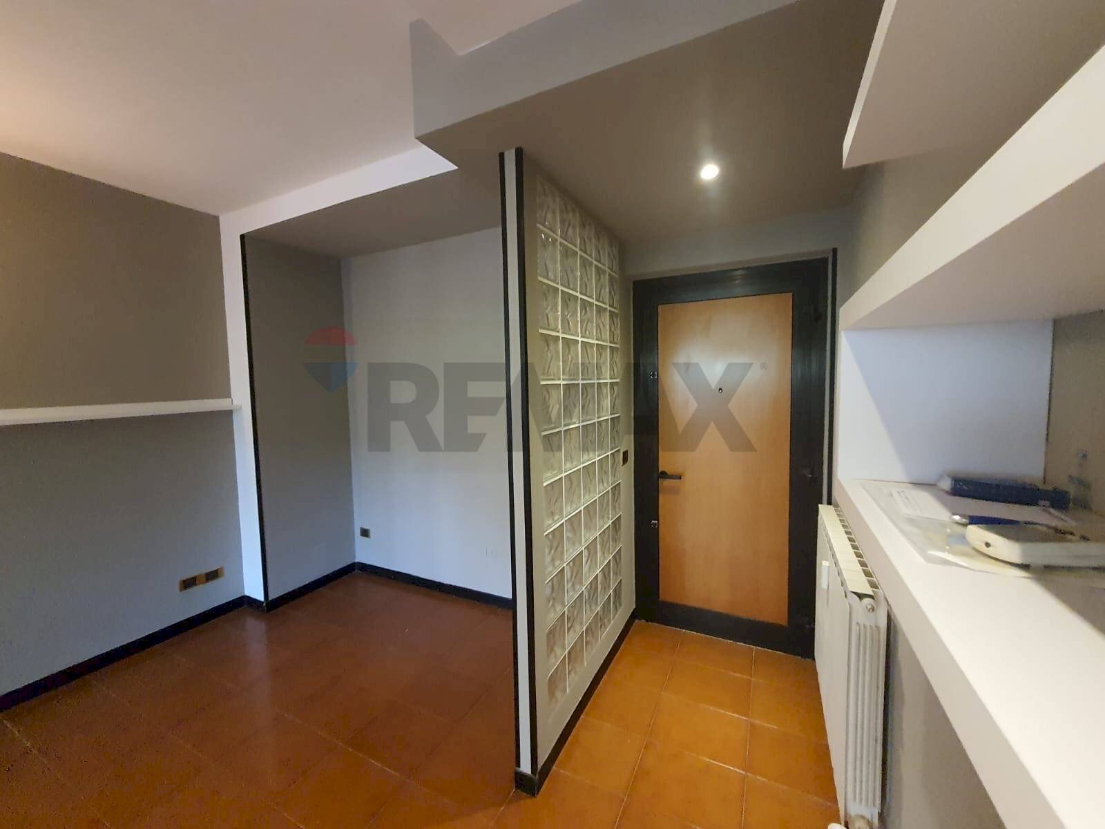 Hall / corridoio - Bilocale Via Mar Della Cina, Roma - foto 3